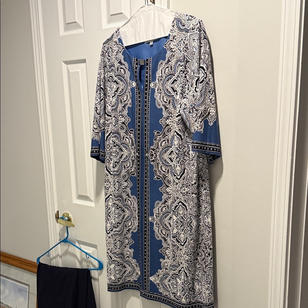 Sandra Darren Elegant Blue and White Ensemble